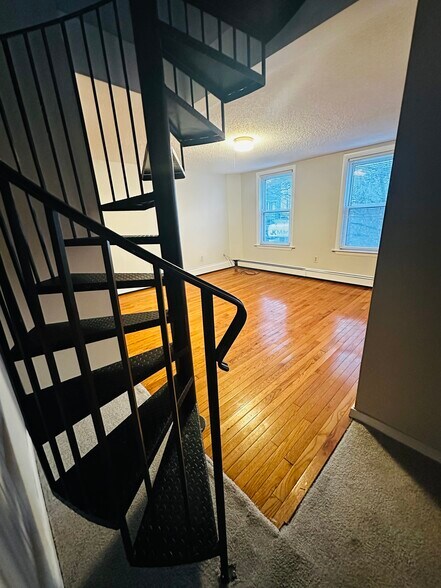 Building Photo - 139 Princeton St