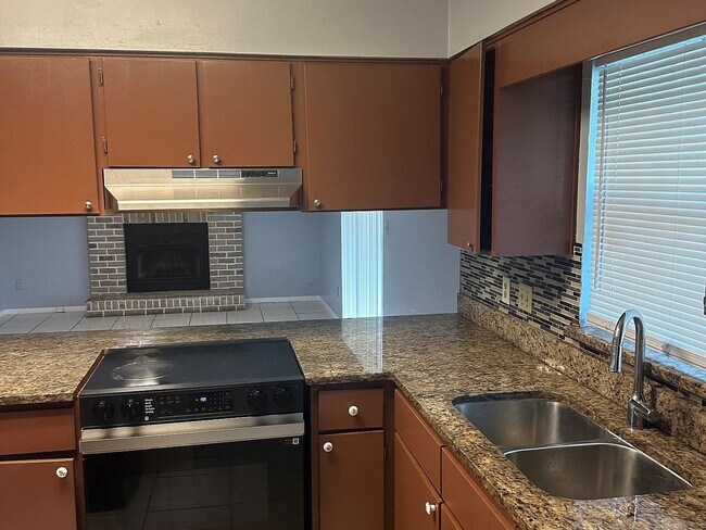 Building Photo - For Rent: Orlando, FL 3 Bed + Office | 2 B...