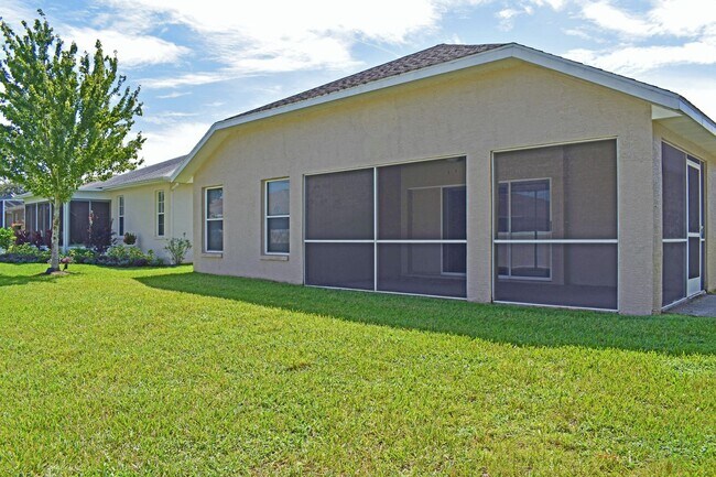 Building Photo - 14499 Tamarind Loop