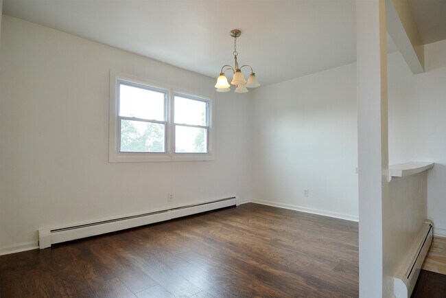 Building Photo - 121 Garfield Ave