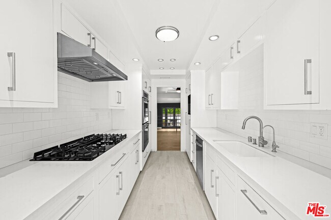 Building Photo - 17088 Palisades Cir