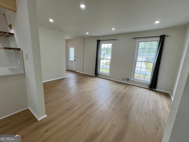 Building Photo - 2907 Clearbrook Dr