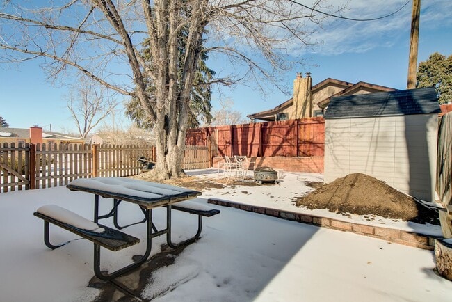 Building Photo - Ranch Style Brick home, charming and convenient!