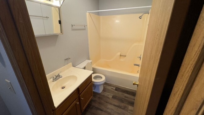 Building Photo - 4187 Sunset Dr