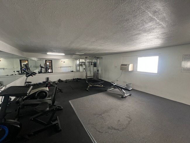 Building Photo - 1 bedroom in Waikiki!