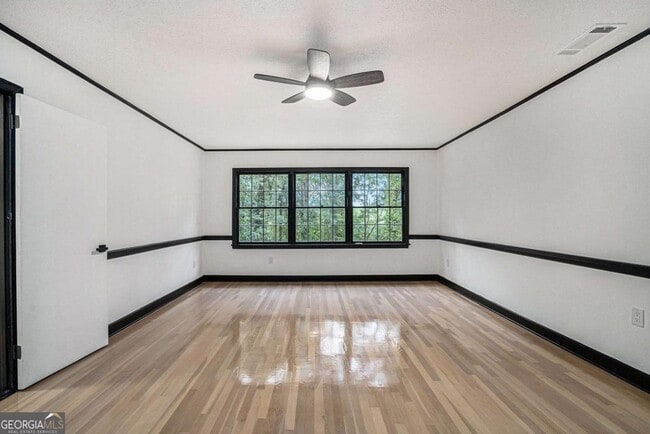 Building Photo - 788 Sherwood Rd N W