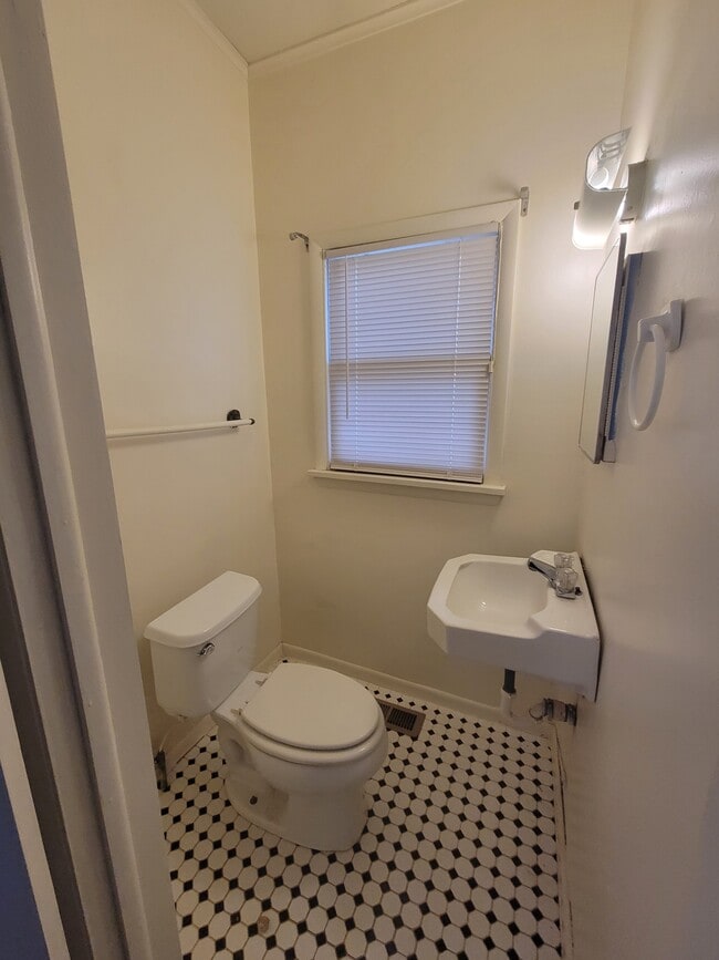 Building Photo - 2119 NW 12th St