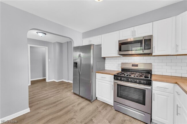 Building Photo - 19409 Raymond St