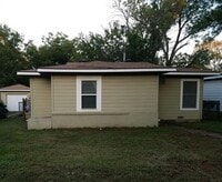 Building Photo - 809 Drummond Dr