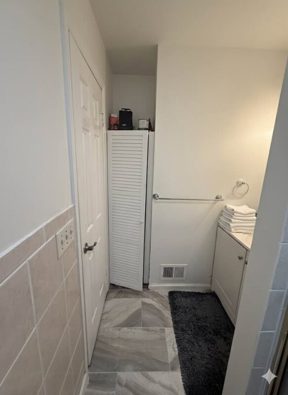 Building Photo - 20 Lawry Ct