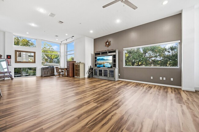 Building Photo - 102 Quitman St