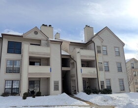 Building Photo - Stunning Top-Floor Penthouse Condo – Loaded with Luxury Upgrades!