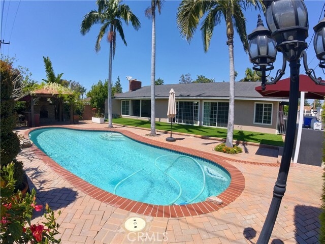 Building Photo - 1228 E Greenview Dr