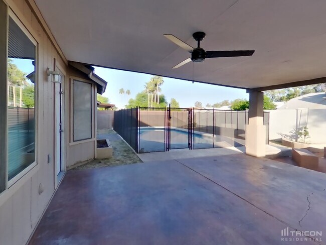 Building Photo - 669 W Barrow Dr