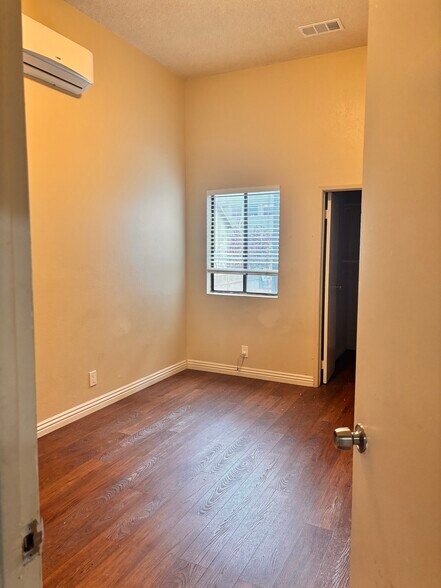 Building Photo - 3221 Helen St