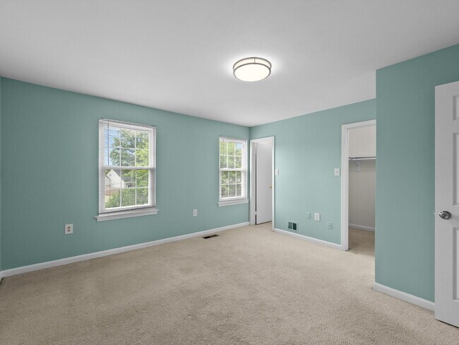 Building Photo - 2178 Mager Dr