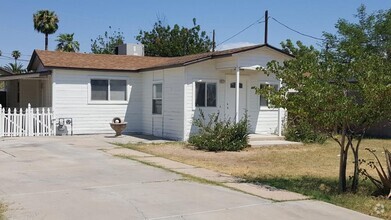 Building Photo - NICE 3 BEDROOM 2 BATH HOME IN CENTRAL PHOENIX