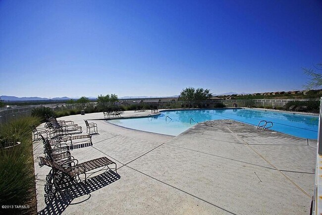 Building Photo - Three Bedroom in Southeast Tucson