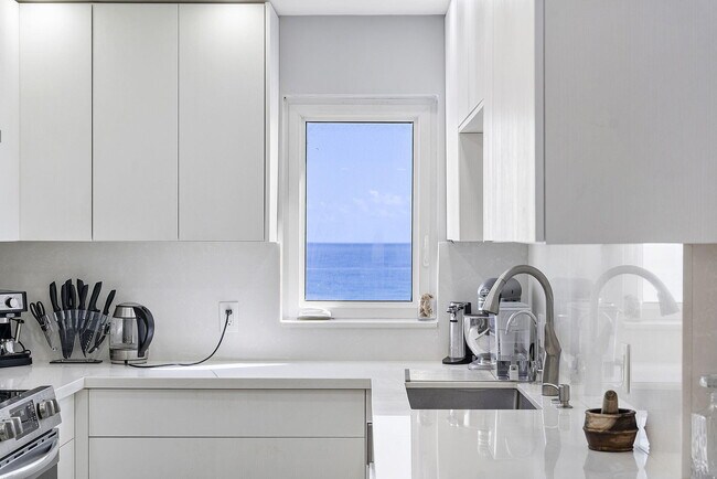 Building Photo - 4505 S Ocean Blvd