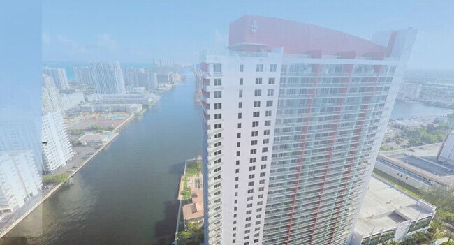 Building Photo - 2602 E Hallandale Beach Blvd