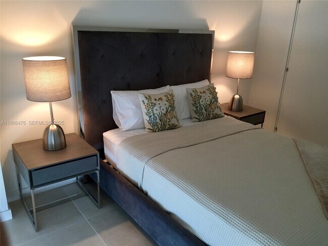 Building Photo - 401 N Birch Rd