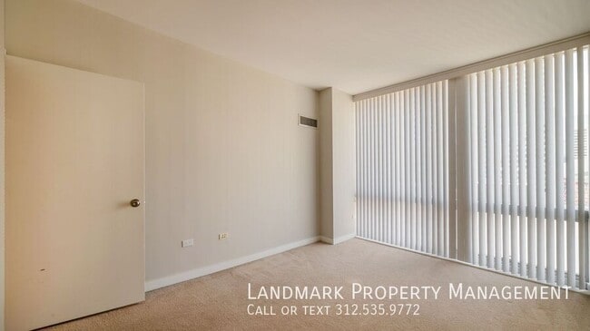 Building Photo - 8 E Randolph St