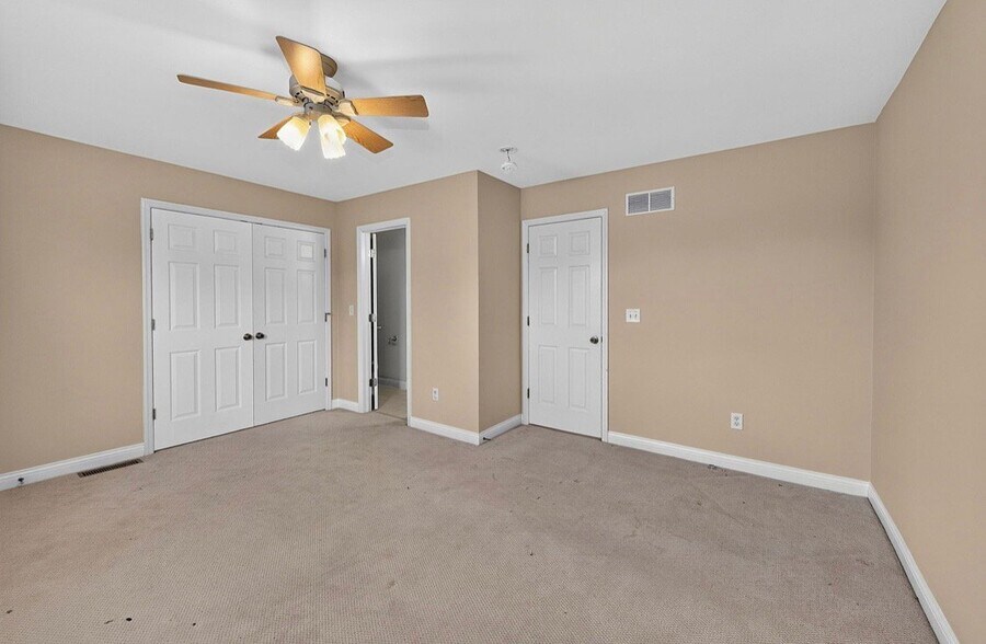 Building Photo - 6470 Royal Liverpool Ln