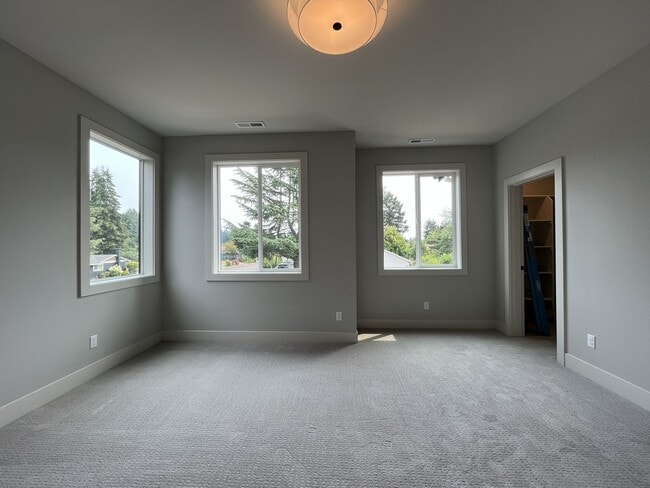 Building Photo - 17402 NW Lone Rock Dr