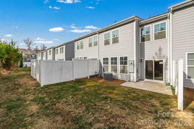 Building Photo - 1018 Chicory Trce