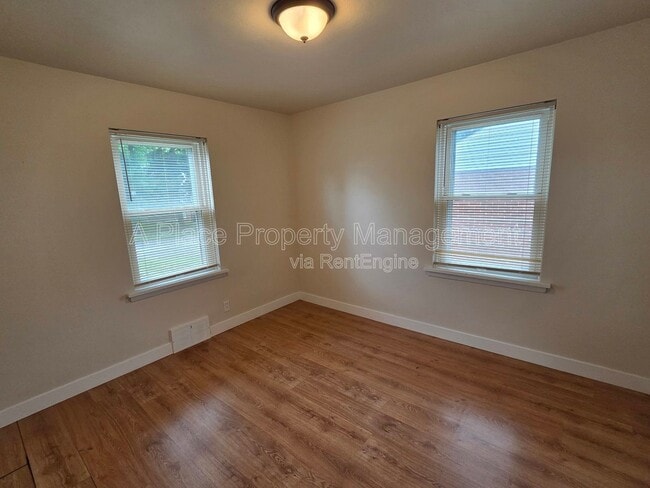 Building Photo - 204 Hawkesbury Dr