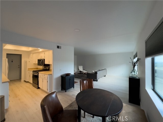 Building Photo - 2110 Palos Verdes Dr N