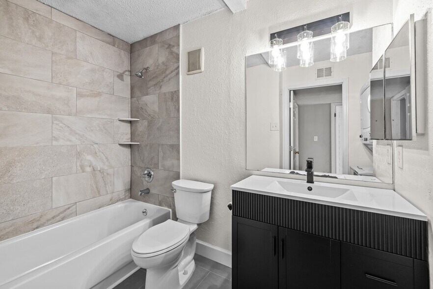 Building Photo - 3350 Altamont S