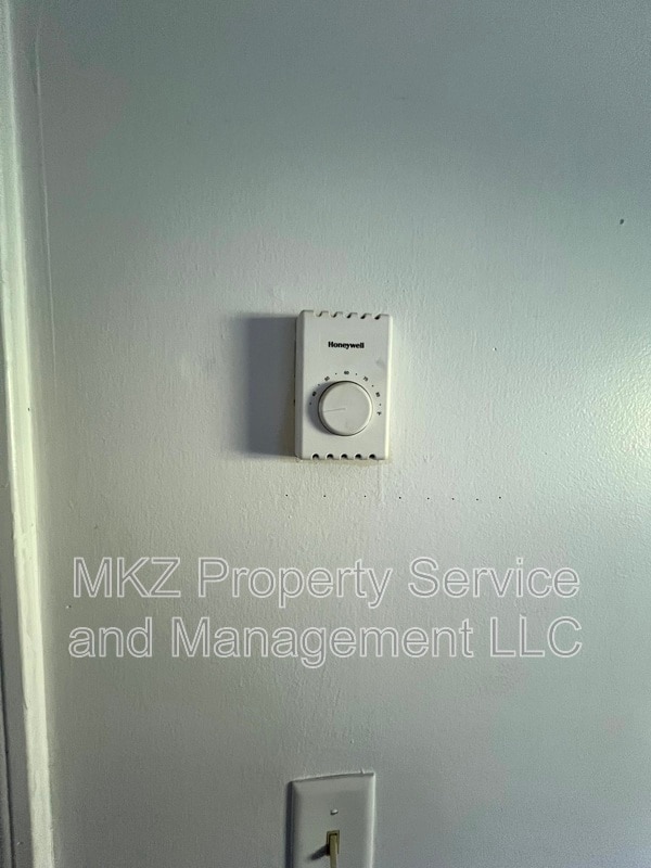 Building Photo - 51 Glenwood Dr