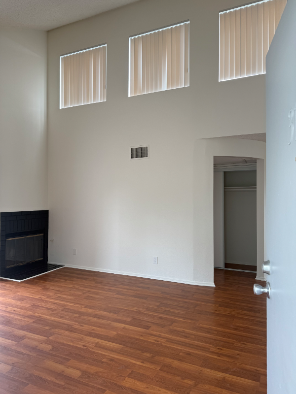 Building Photo - 6825 Haskell Ave