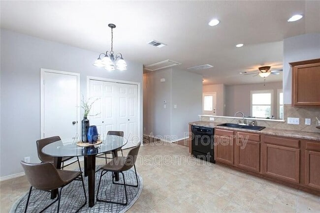 Building Photo - 1612 Corn Hill Ln