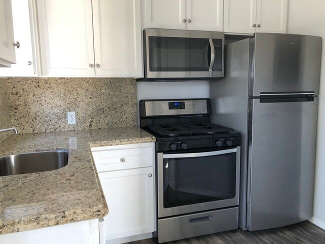 Building Photo - 1815 W Victory Blvd