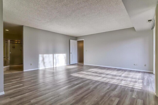 Building Photo - 6435 S Dayton St, #304