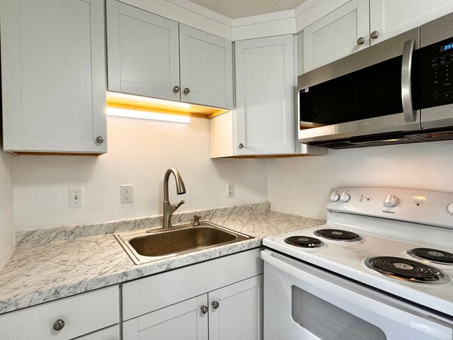 Building Photo - 1500 6th St SE