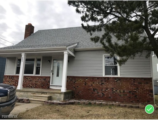 Primary Photo - 4 br, 2 bath House - 204 Sheridan Pl