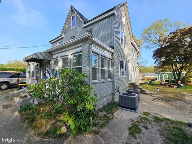 Building Photo - 218 Arthur Ave