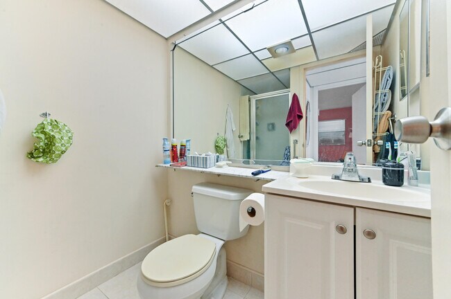 Building Photo - 669 Saxony Pl