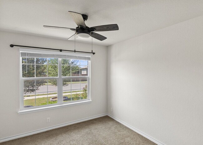 Building Photo - "4-Bedroom Haven in Cibolo with Spacious L...