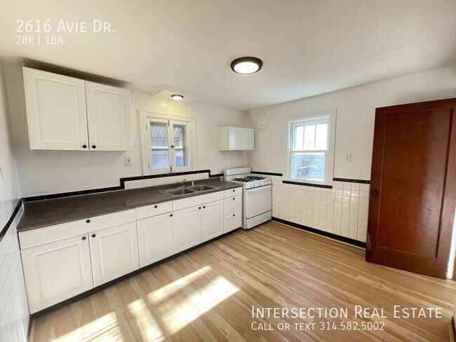 Building Photo - 2616 Avie Dr