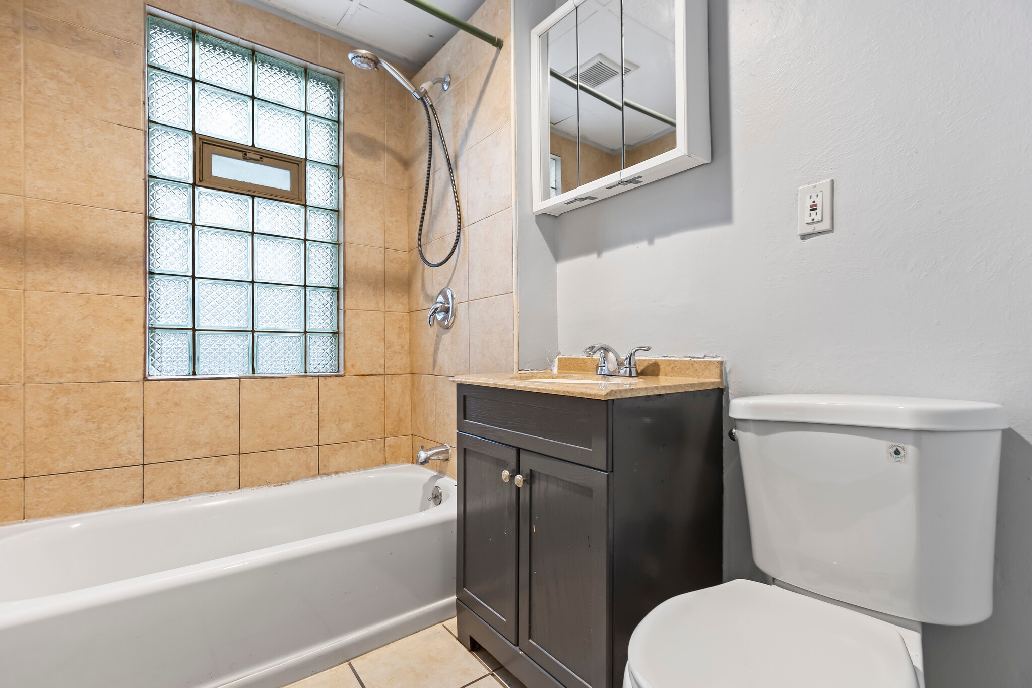 bathroom - 2514 N Oakland Ave