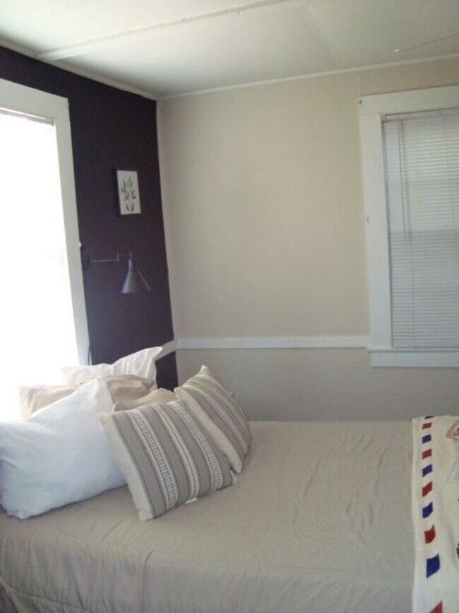 Primary Photo - Fully furnished One bedroom/One Bathroom a...