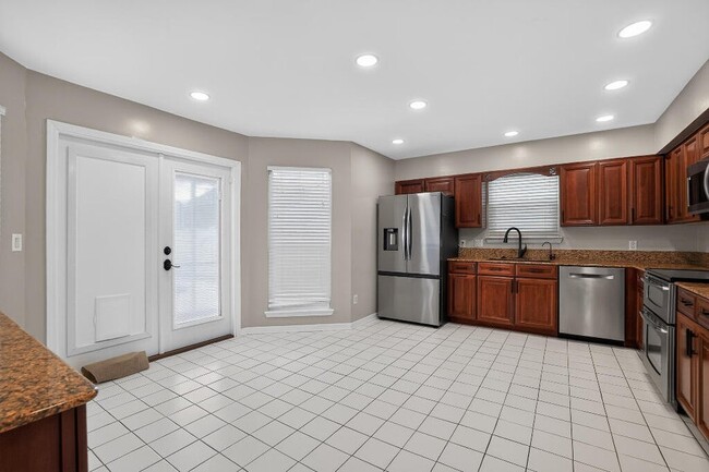 Building Photo - 402 Sandy Ridge Cir