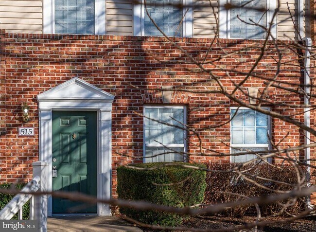 Building Photo - 515 Ensemble Ct