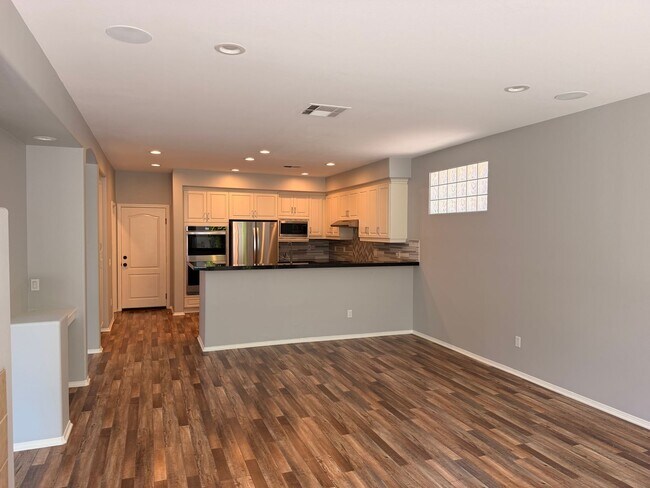 Building Photo - 2872 La Plata Dr
