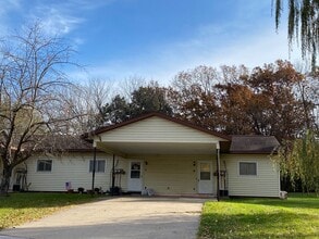 Building Photo - 2118 Kyle Ln