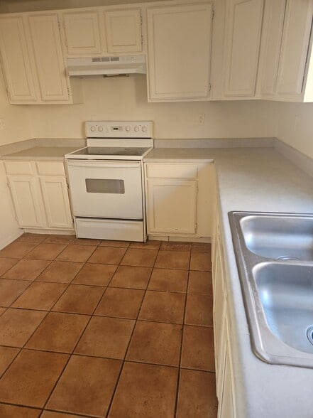 Building Photo - 3378 Iroquois Dr